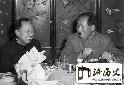 揭秘：建国后毛主席年夜饭吃剩菜，只因为工资不够花