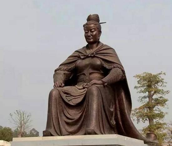 秦良玉雕像